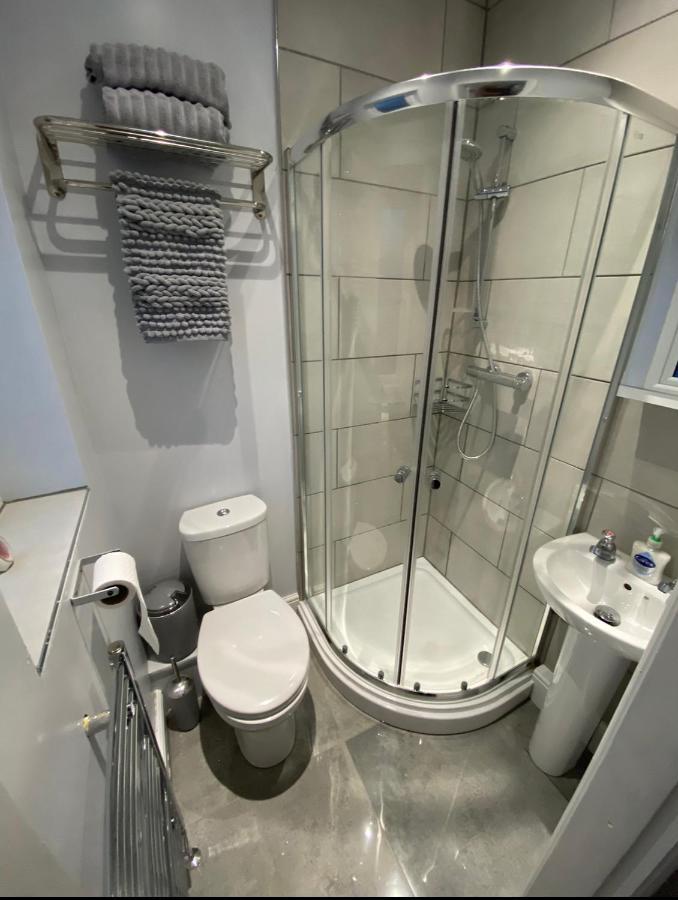 Private & Modern En-Suite Rooms Town Centre Self Check-In Barnsley Bagian luar foto