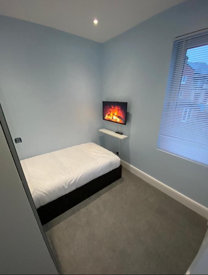 Private & Modern En-Suite Rooms Town Centre Self Check-In Barnsley Bagian luar foto
