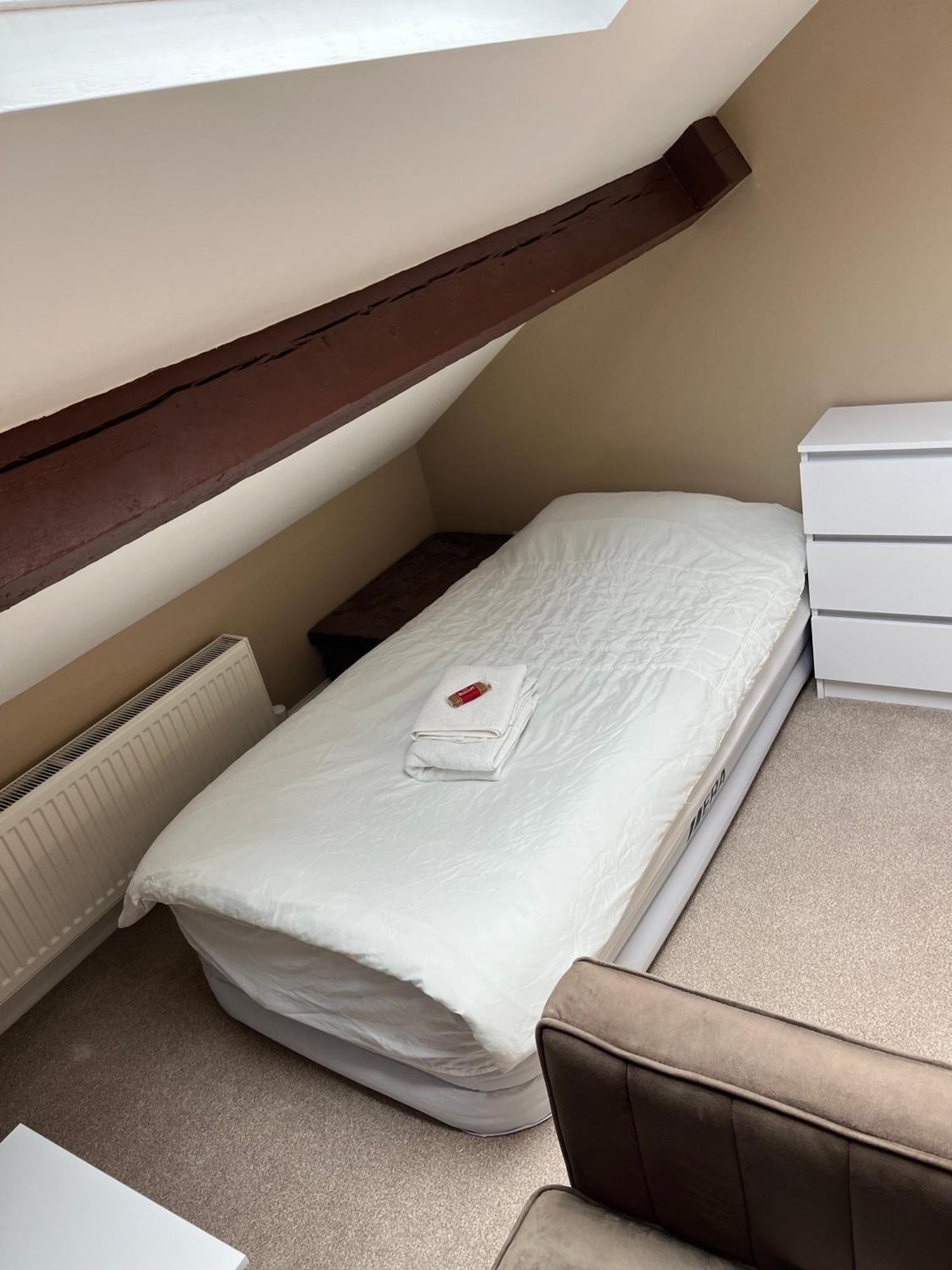 Private & Modern En-Suite Rooms Town Centre Self Check-In Barnsley Bagian luar foto